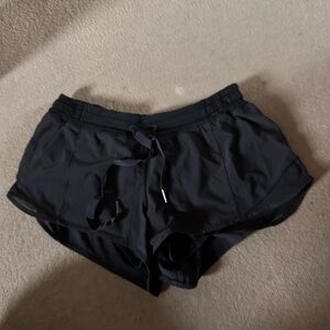 Lululemon hotty hot shorts 2.5”